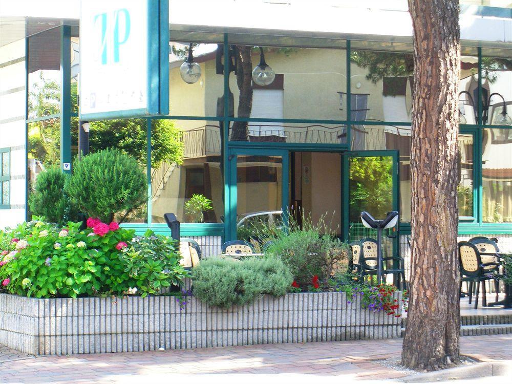 New Tiffany's Park 3*